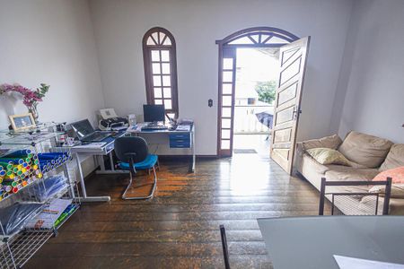 Sala de casa à venda com 5 quartos, 390m² em Santa Rosa, Belo Horizonte