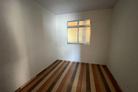 Quarto de casa para alugar com 1 quarto, 35m² em Jardim Olavo Bilac, Duque de Caxias