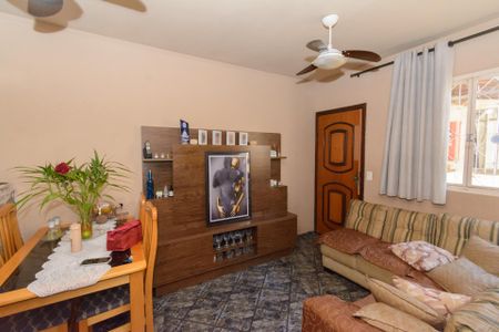 Sala de apartamento para alugar com 2 quartos, 50m² em Califórnia, Belo Horizonte