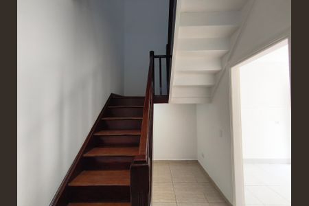 Casa à venda com 80m², 2 quartos e sem vaga Casa à venda com 80m², 2 quartos e sem vagaEscada