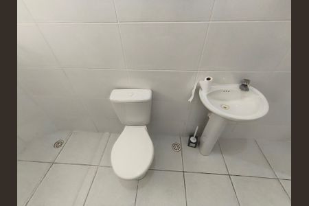 Casa à venda com 80m², 2 quartos e sem vaga Casa à venda com 80m², 2 quartos e sem vagaBanheiro 1