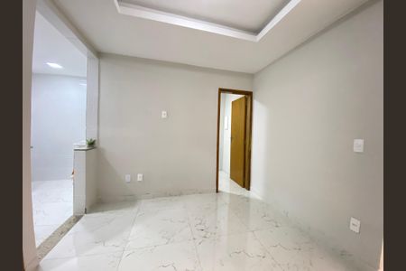 Sala de casa para alugar com 2 quartos, 55m² em Piedade, Rio de Janeiro