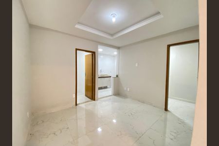 Sala de casa para alugar com 2 quartos, 55m² em Piedade, Rio de Janeiro