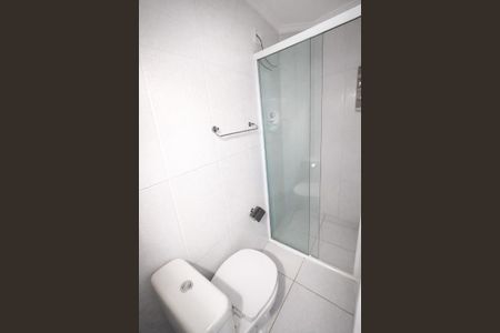 Banheiro de casa para alugar com 2 quartos, 52m² em Veloso, Osasco