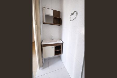 Banheiro de casa para alugar com 2 quartos, 52m² em Veloso, Osasco