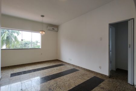 Sala de casa para alugar com 3 quartos, 60m² em Tanque, Rio de Janeiro