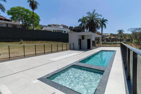 Casa de condomínio à venda com 600m², 3 quartos e 3 vagas Casa de condomínio à venda com 600m², 3 quartos e 3 vagasÁrea comum - Piscina