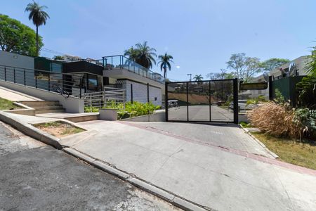 Casa de condomínio à venda com 600m², 3 quartos e 3 vagas Casa de condomínio à venda com 600m², 3 quartos e 3 vagasFachada do condomínio