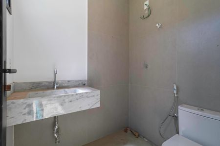 Casa de condomínio à venda com 600m², 3 quartos e 3 vagas Casa de condomínio à venda com 600m², 3 quartos e 3 vagasBanheiro de Serviço