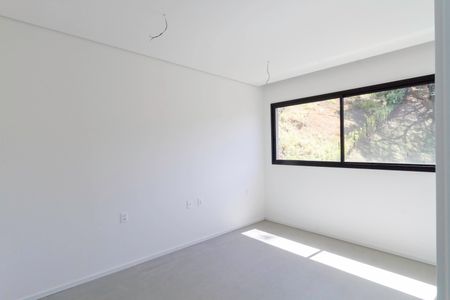 Casa de condomínio à venda com 600m², 3 quartos e 3 vagas Casa de condomínio à venda com 600m², 3 quartos e 3 vagasSemi Suíte 1