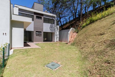 Casa de condomínio à venda com 600m², 3 quartos e 3 vagas Casa de condomínio à venda com 600m², 3 quartos e 3 vagasQuintal