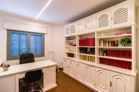 Casa à venda com 397m², 5 quartos e 6 vagas Casa à venda com 397m², 5 quartos e 6 vagasQuarto