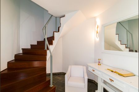 Casa à venda com 397m², 5 quartos e 6 vagas Casa à venda com 397m², 5 quartos e 6 vagasÁrea comum