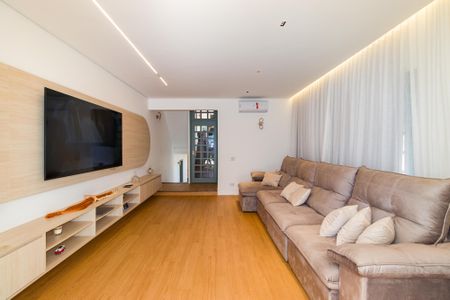 Casa à venda com 397m², 5 quartos e 6 vagas Casa à venda com 397m², 5 quartos e 6 vagasSala