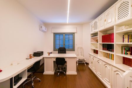 Casa à venda com 397m², 5 quartos e 6 vagas Casa à venda com 397m², 5 quartos e 6 vagasQuarto