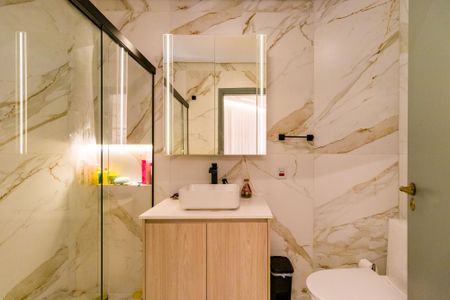 Casa à venda com 397m², 5 quartos e 6 vagas Casa à venda com 397m², 5 quartos e 6 vagasBanheiro da Suíte 2