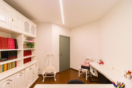 Casa à venda com 397m², 5 quartos e 6 vagas Casa à venda com 397m², 5 quartos e 6 vagasQuarto