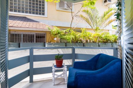 Casa à venda com 397m², 5 quartos e 6 vagas Casa à venda com 397m², 5 quartos e 6 vagasVista da Varanda da Sala