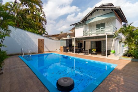 Casa à venda com 397m², 5 quartos e 6 vagas Casa à venda com 397m², 5 quartos e 6 vagasÁrea comum