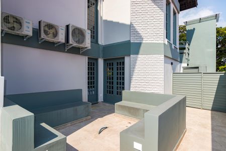 Casa à venda com 397m², 5 quartos e 6 vagas Casa à venda com 397m², 5 quartos e 6 vagasÁrea comum