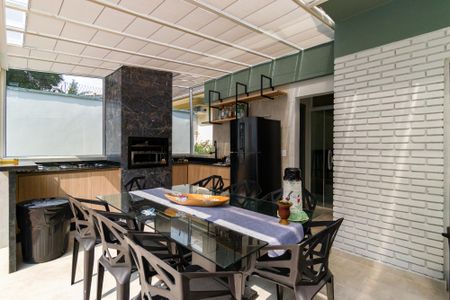 Casa à venda com 397m², 5 quartos e 6 vagas Casa à venda com 397m², 5 quartos e 6 vagasÁrea comum