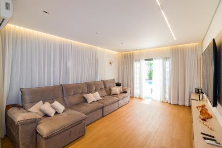 Casa à venda com 397m², 5 quartos e 6 vagas Casa à venda com 397m², 5 quartos e 6 vagasSala