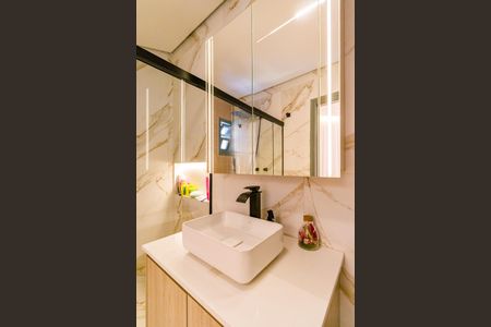 Casa à venda com 397m², 5 quartos e 6 vagas Casa à venda com 397m², 5 quartos e 6 vagasBanheiro da Suíte 2