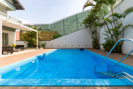 Casa à venda com 397m², 5 quartos e 6 vagas Casa à venda com 397m², 5 quartos e 6 vagasÁrea comum