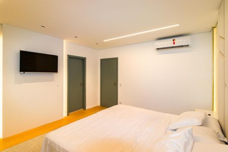 Casa à venda com 397m², 5 quartos e 6 vagas Casa à venda com 397m², 5 quartos e 6 vagasSuíte 4