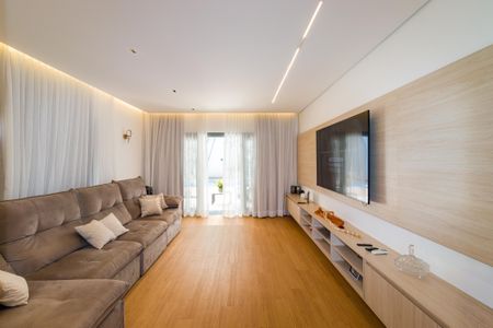 Casa à venda com 397m², 5 quartos e 6 vagas Casa à venda com 397m², 5 quartos e 6 vagasSala