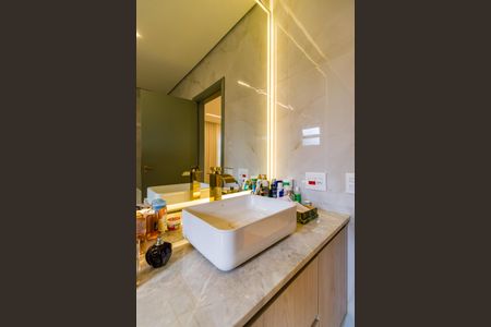 Casa à venda com 397m², 5 quartos e 6 vagas Casa à venda com 397m², 5 quartos e 6 vagasBanheiro da Suíte 4