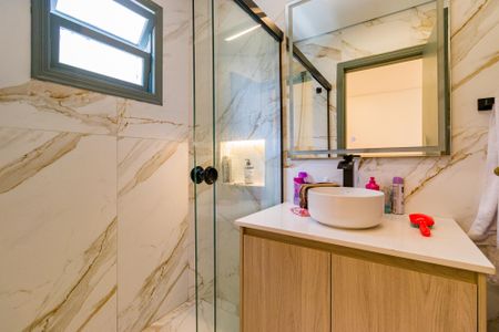 Casa à venda com 397m², 5 quartos e 6 vagas Casa à venda com 397m², 5 quartos e 6 vagasBanheiro da Suíte