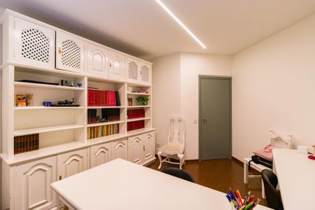 Casa à venda com 397m², 5 quartos e 6 vagas Casa à venda com 397m², 5 quartos e 6 vagasQuarto