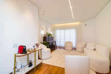 Casa à venda com 397m², 5 quartos e 6 vagas Casa à venda com 397m², 5 quartos e 6 vagasSala