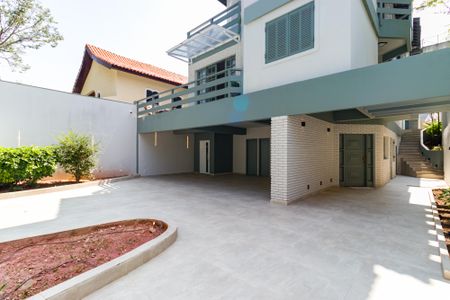 Casa à venda com 397m², 5 quartos e 6 vagas Casa à venda com 397m², 5 quartos e 6 vagasÁrea comum