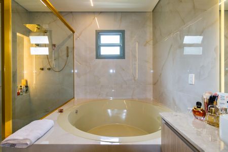 Casa à venda com 397m², 5 quartos e 6 vagas Casa à venda com 397m², 5 quartos e 6 vagasBanheiro da Suíte 4