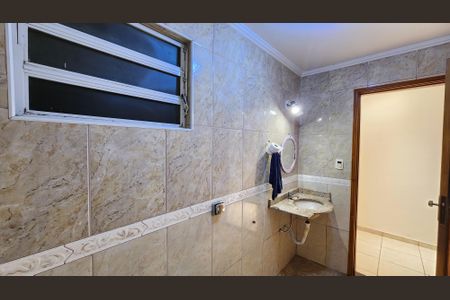 Casa para alugar com 180m², 3 quartos e 1 vaga Casa para alugar com 180m², 3 quartos e 1 vagaBanheiro da Suíte 1