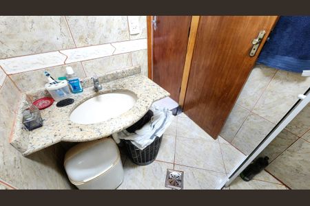 Casa para alugar com 180m², 3 quartos e 1 vaga Casa para alugar com 180m², 3 quartos e 1 vagaBanheiro da Suíte 2