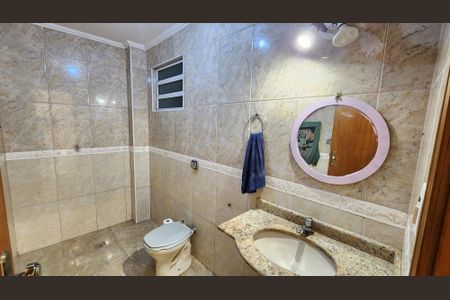 Casa para alugar com 180m², 3 quartos e 1 vaga Casa para alugar com 180m², 3 quartos e 1 vagaBanheiro da Suíte 1