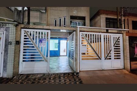 Casa para alugar com 180m², 3 quartos e 1 vaga Casa para alugar com 180m², 3 quartos e 1 vagaFachada