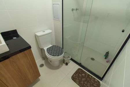 Banheiro de kitnet/studio para alugar com 0 quarto, 27m² em Aclimação, São Paulo