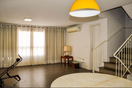 Sala de casa à venda com 3 quartos, 254m² em Camaquã, Porto Alegre