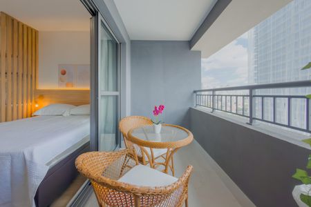 Studio para alugar com 27m², 1 quarto e sem vaga Studio para alugar com 27m², 1 quarto e sem vagaVaranda