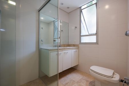Apartamento à venda com 177m², 3 quartos e 2 vagas Apartamento à venda com 177m², 3 quartos e 2 vagasBanheiro da Suíte 2