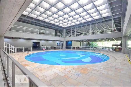 Apartamento à venda com 177m², 3 quartos e 2 vagas Apartamento à venda com 177m², 3 quartos e 2 vagasÁrea comum - Piscina