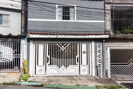 Casa à venda com 125m², 3 quartos e 2 vagas Casa à venda com 125m², 3 quartos e 2 vagasFachada