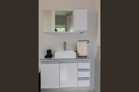 Casa de condomínio para alugar com 380m², 4 quartos e 4 vagas Casa de condomínio para alugar com 380m², 4 quartos e 4 vagasBanheiro Escritório