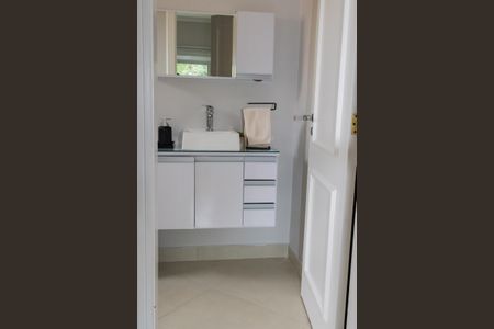 Casa de condomínio para alugar com 380m², 4 quartos e 4 vagas Casa de condomínio para alugar com 380m², 4 quartos e 4 vagasBanheiro Escritório