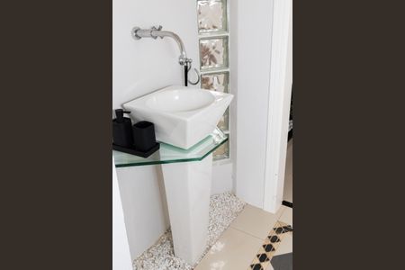 Casa de condomínio para alugar com 380m², 4 quartos e 4 vagas Casa de condomínio para alugar com 380m², 4 quartos e 4 vagasBanheiro - cozinha / sala