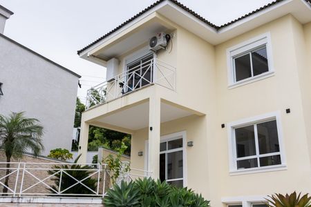 Casa de condomínio para alugar com 380m², 4 quartos e 4 vagas Casa de condomínio para alugar com 380m², 4 quartos e 4 vagasVista externa